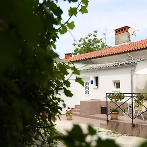 https://charming-apartment-in-town-center.in-istria.net