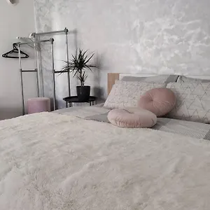 https://little-paradise-pula.in-istria.net