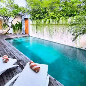 https://the-decks-bali.hotelsseminyak.net